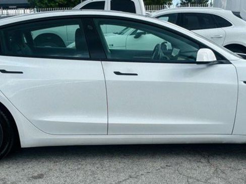 Used 2022 Tesla Model 3 Standard Range image 6