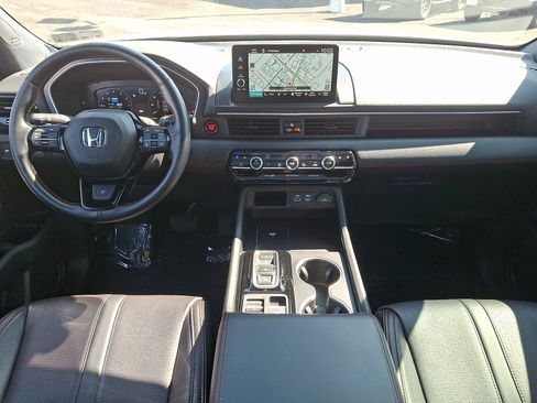 Used 2025 Honda Pilot Black Edition image 11