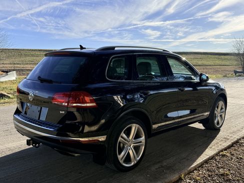 Used 2016 Volkswagen Touareg Executive image 9