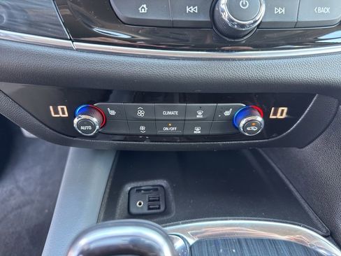 Used 2021 Buick Enclave Essence image 42