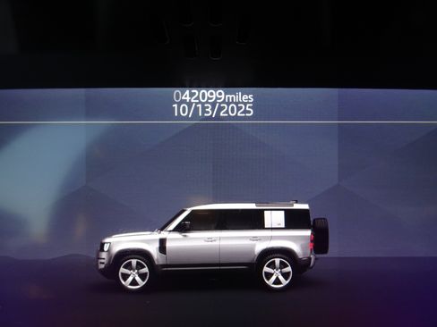 Used 2021 Land Rover Defender 110 X-Dynamic HSE image 21