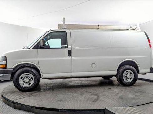 Used 2015 Chevrolet Express 3500 RWD image 3