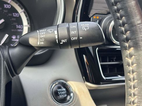 Used 2022 Toyota Highlander XLE AWD/4WD image 27