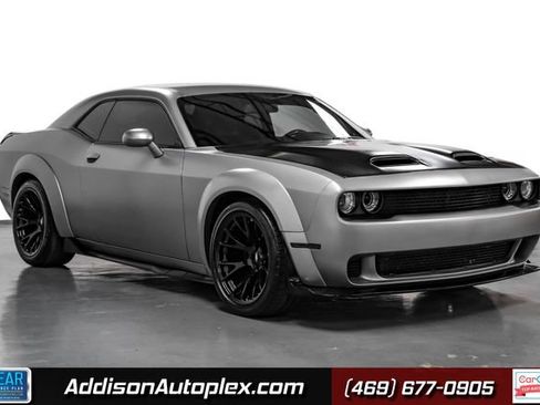 Used 2017 Dodge Challenger R/T RWD image 1