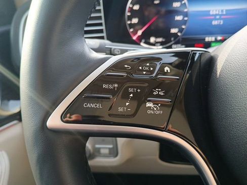 Used 2025 Mercedes-Benz GLE 450e 4MATIC image 26