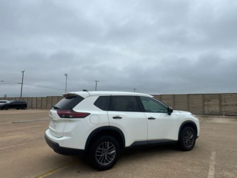 Used 2024 Nissan Rogue S AWD/4WD image 23