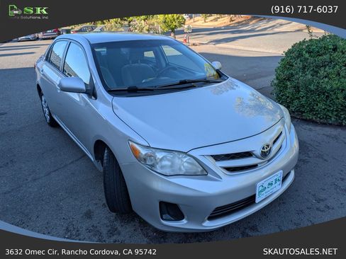 Used 2011 Toyota Corolla LE FWD image 4