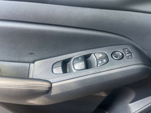 Used 2025 Nissan Altima 2.5 SV FWD image 34