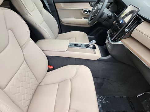 New 2026 Volvo XC90 T8 Plus w/ Protection Package Premier AWD/4WD image 5