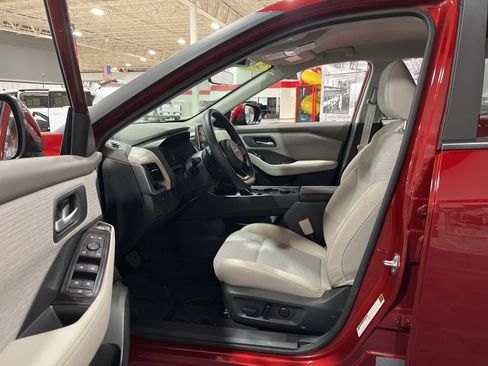 Used 2023 Nissan Rogue SV AWD/4WD image 11