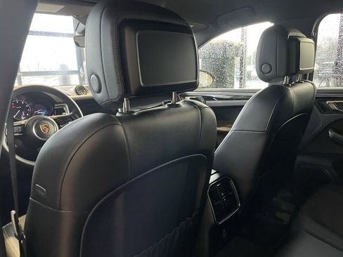 Used 2022 Porsche Macan image 24