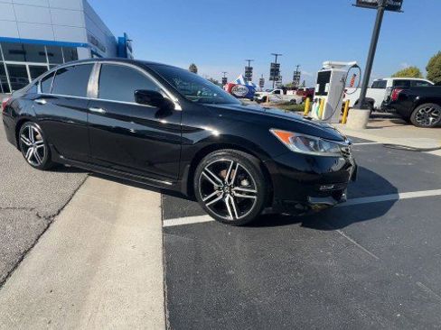 Used 2016 Honda Accord Sport image 2