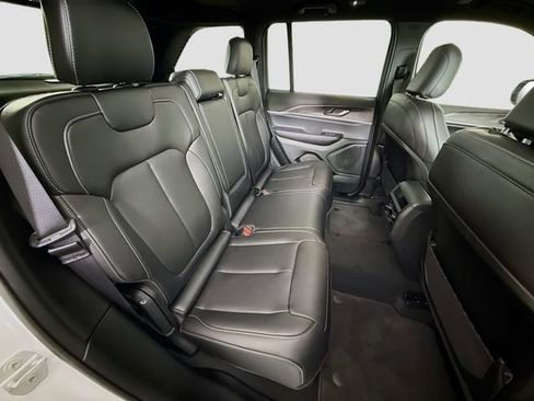 New 2025 Jeep Grand Cherokee Limited w/ Black Appearance Package image 27