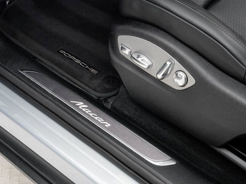 Used 2025 Porsche Macan image 11