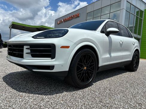 Used 2024 Porsche Cayenne AWD/4WD image 13