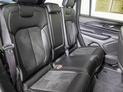 Used 2024 Jeep Grand Cherokee Altitude AWD/4WD image 43
