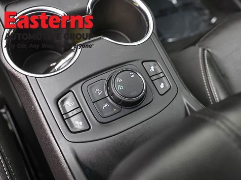 Used 2024 GMC Terrain SLT image 21