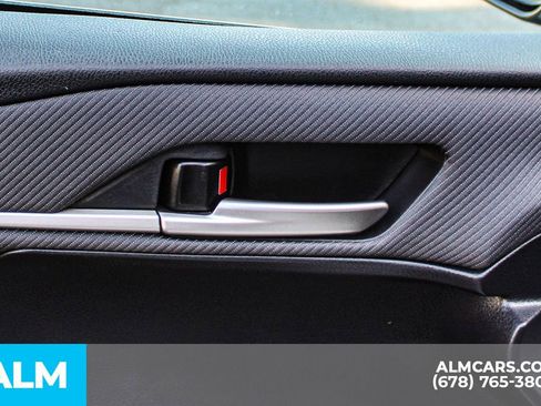 Used 2025 Toyota Camry SE image 38