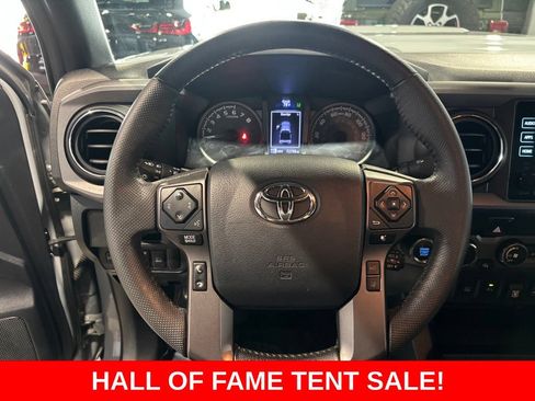 Used 2019 Toyota Tacoma TRD Sport w/ Technology Package AWD/4WD image 12