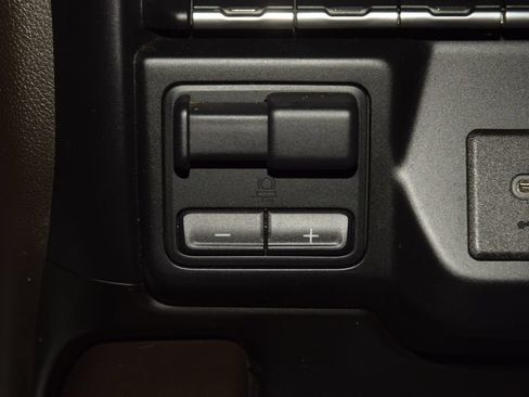 Used 2019 Chevrolet Silverado 1500 LTZ w/ LTZ Premium Package AWD/4WD image 35