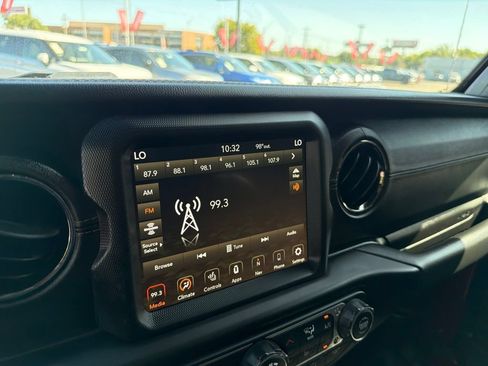 Used 2021 Jeep Gladiator Overland AWD/4WD image 22