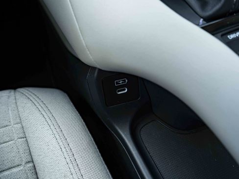 Certified 2026 Honda HR-V LX image 29