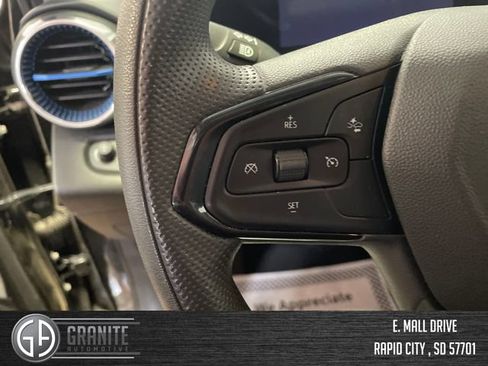 Used 2025 Chevrolet Trax LT FWD image 30