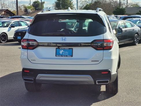 New 2025 Honda Pilot Touring image 5