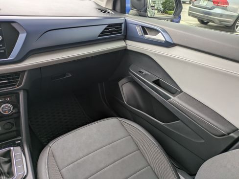 Certified 2024 Volkswagen Taos SE FWD image 17
