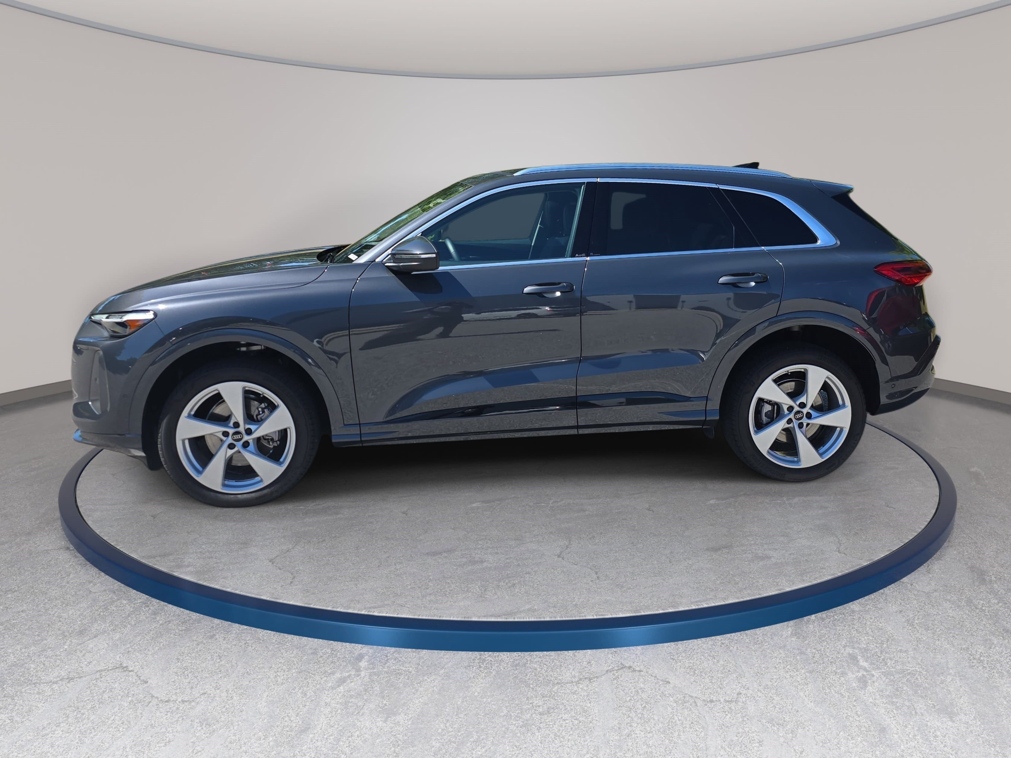 Certified 2025 Audi Q5 Premium Plus w/ Premium Plus AWD/4WD image 5