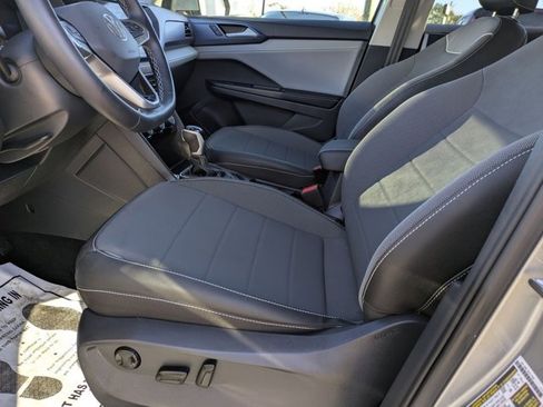 Used 2024 Volkswagen Taos SE image 17