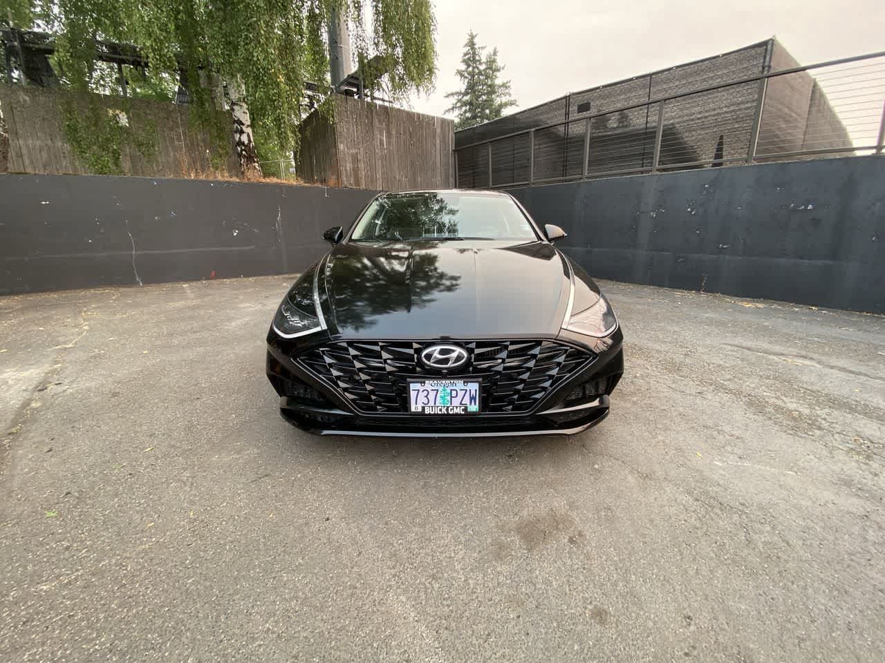 Used 2022 Hyundai Sonata Limited w/ Cargo Package FWD image 9