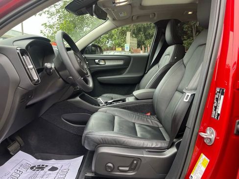 Used 2023 Volvo XC40 B5 Plus w/ Driver Assist Package image 10