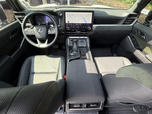 Used 2025 Lexus GX 550 AWD/4WD image 36