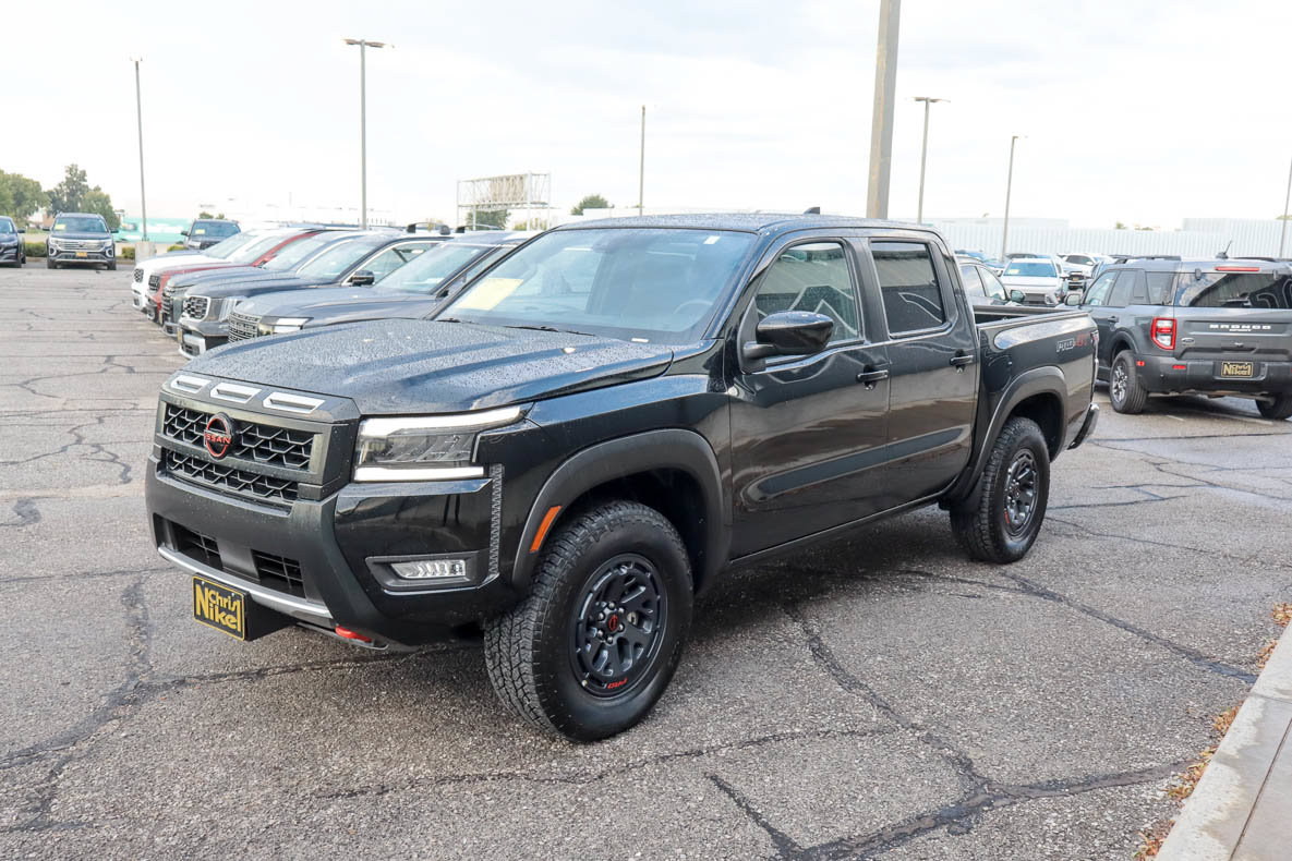 Used 2026 Nissan Frontier PRO-4X AWD/4WD image 3
