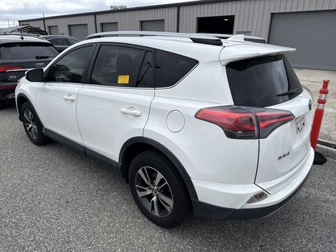 Used 2018 Toyota RAV4 XLE FWD image 3