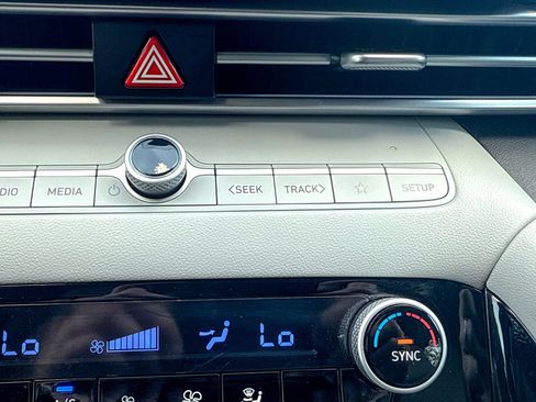 Used 2024 Hyundai Elantra Limited FWD image 30