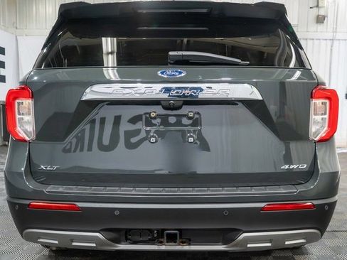 Used 2022 Ford Explorer XLT w/ Equipment Group 202A AWD/4WD image 6