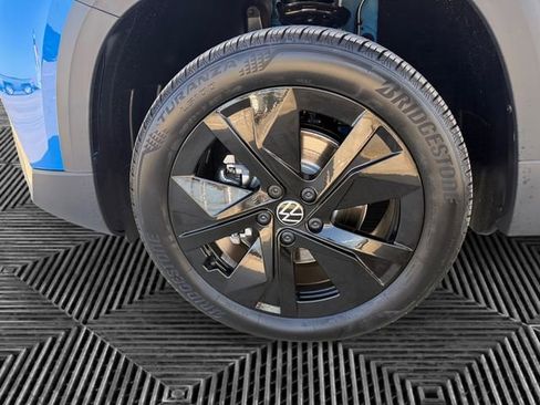 New 2025 Volkswagen Taos SE image 14