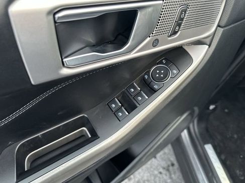 Used 2023 Ford Explorer Limited image 17