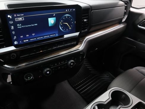 Used 2024 Chevrolet Silverado 1500 LT image 31