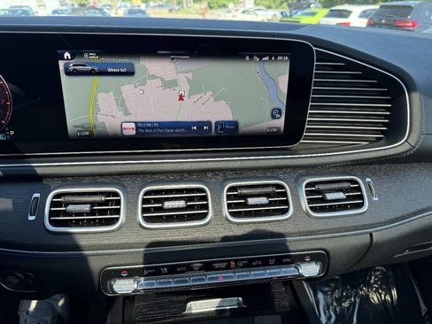 Used 2025 Mercedes-Benz GLS 450 4MATIC image 28