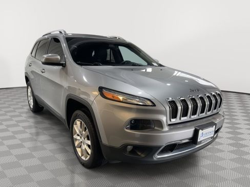 Used 2017 Jeep Cherokee Limited AWD/4WD image 5