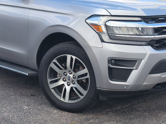 Used 2022 Ford Expedition Max Limited AWD/4WD image 2