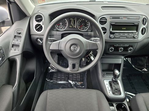 Used 2012 Volkswagen Tiguan LE FWD image 12