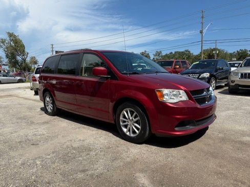 Used 2016 Dodge Grand Caravan SXT image 4