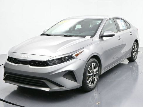 Used 2023 Kia Forte LXS w/ LXS Technology Package image 3