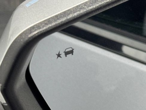 Used 2018 Chevrolet Equinox LT image 8