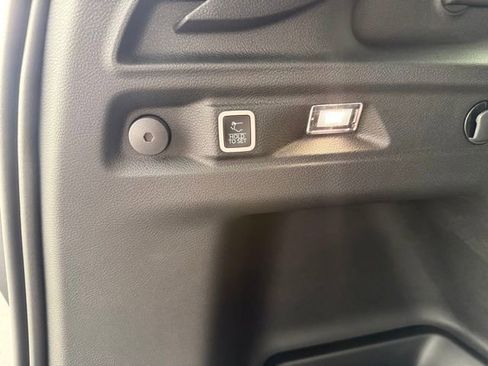 New 2026 Jeep Grand Cherokee L Laredo image 8