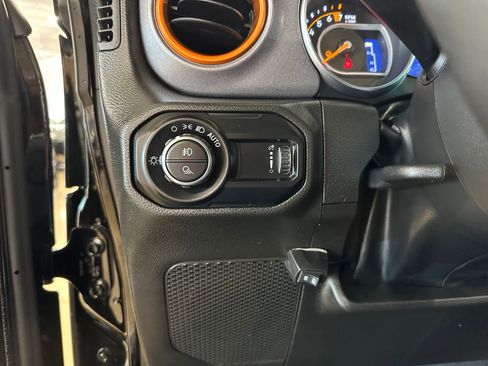 Used 2023 Jeep Gladiator Mojave w/ LED Lighting Group AWD/4WD image 21